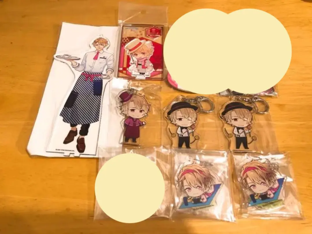 Thumbnail of A3! Itaru Chigasaki acrylic stand, acrylic keychains, and缶 badges