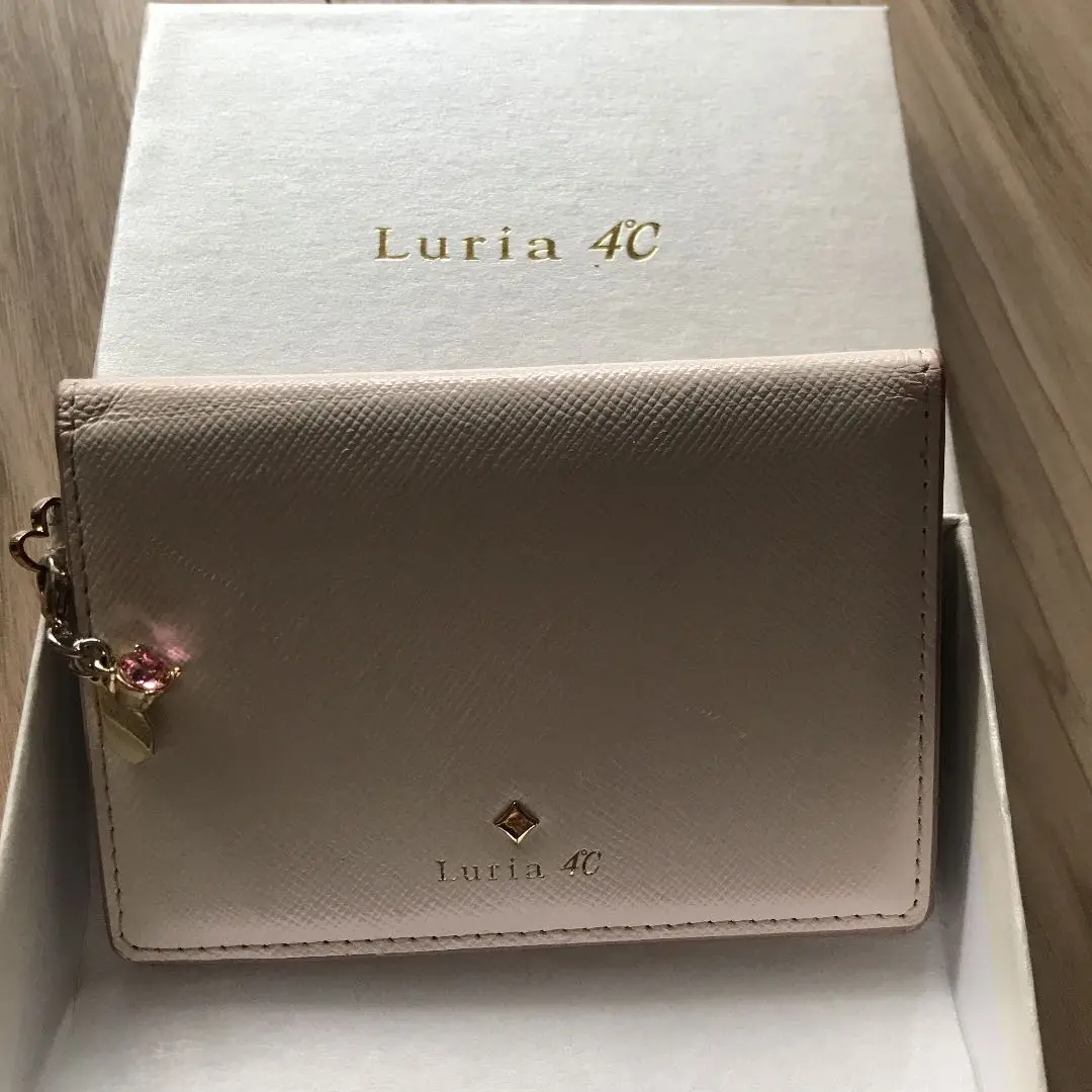 【Luria4°C】ベージュ 名刺入れ ビジュー付き Luria4°C】ベージュ 名刺入れ ビジュー付き - メルカリ