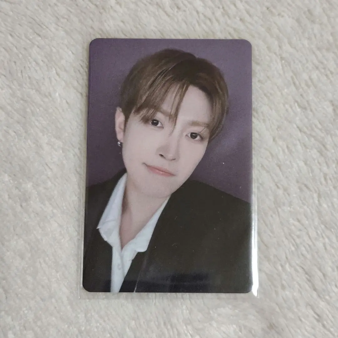 Thumbnail of ATEEZ IN YOUR FANTASY Trading Card Hongjoong
