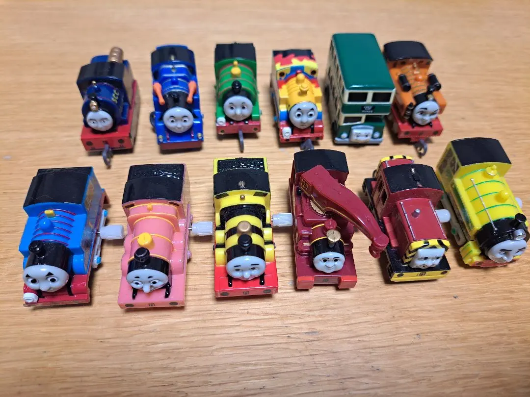 轉蛋火車湯瑪士 12台合售 稀有 的縮圖