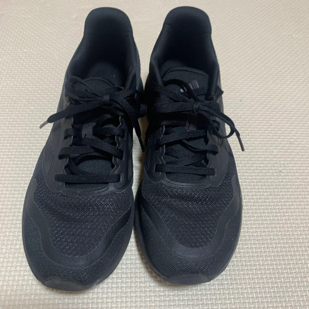 黑色 跑步鞋 網眼材質 的縮圖