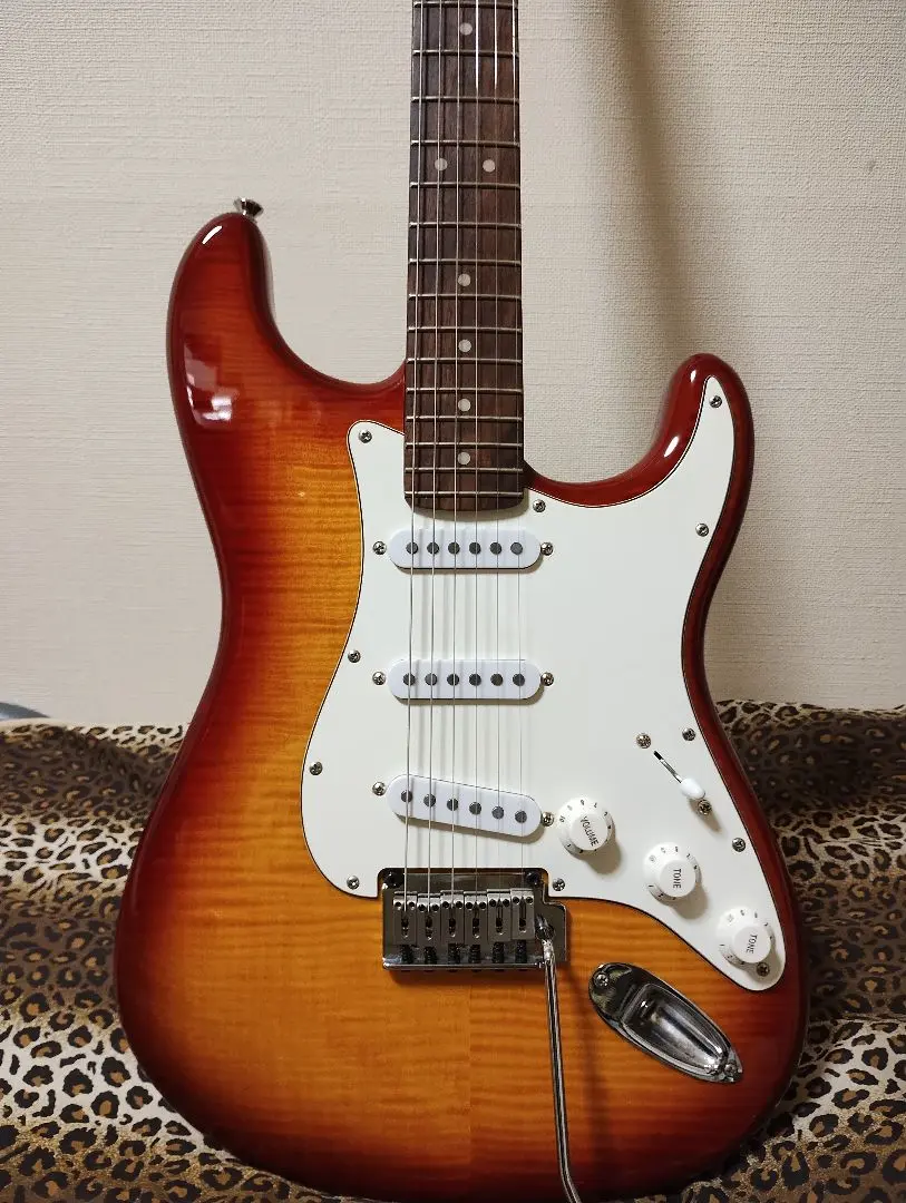 Squier by Fenderストラト/貼りメイプルラージヘッド/極美品Ω