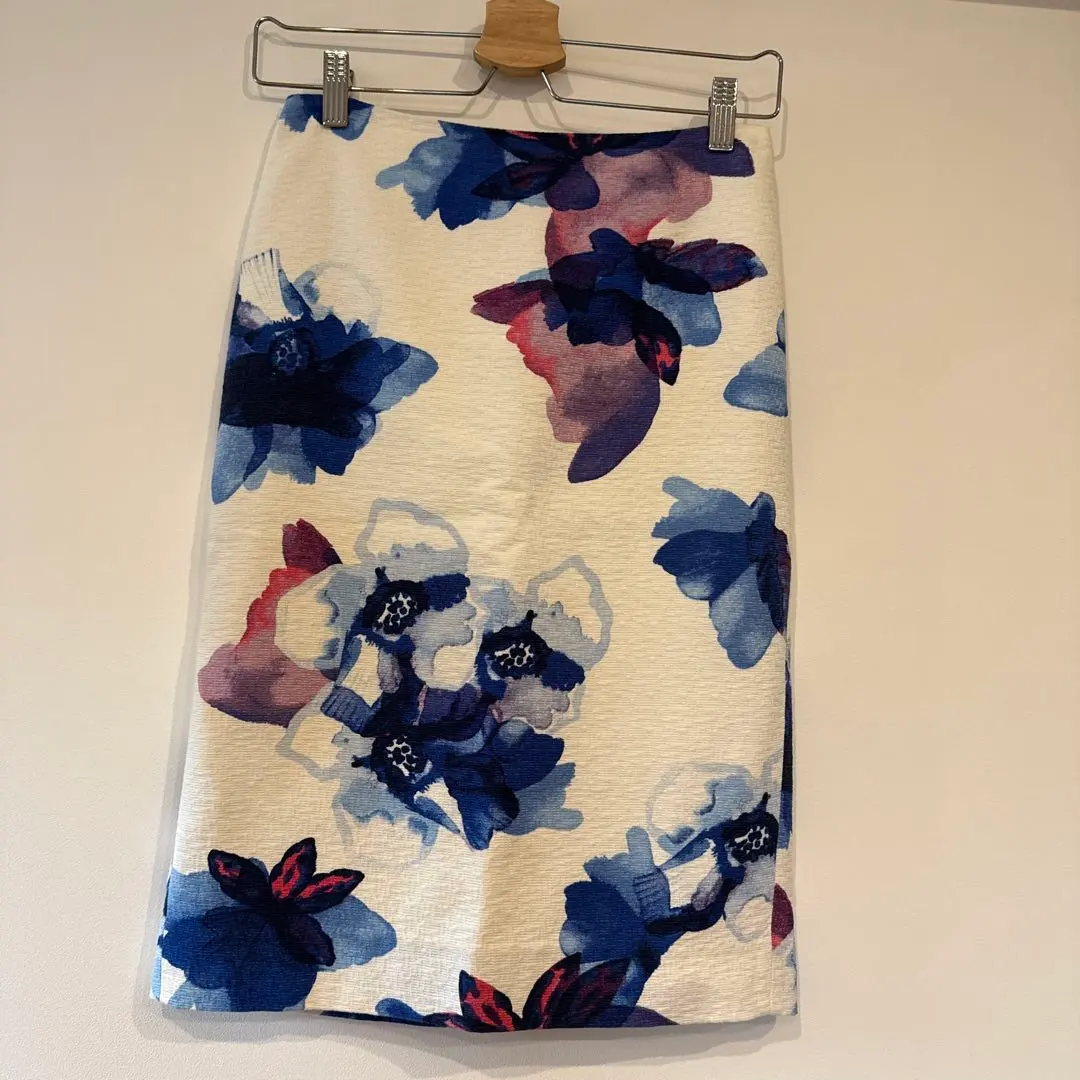 Thumbnail of Banana Republic Flower Tight Skirt 00