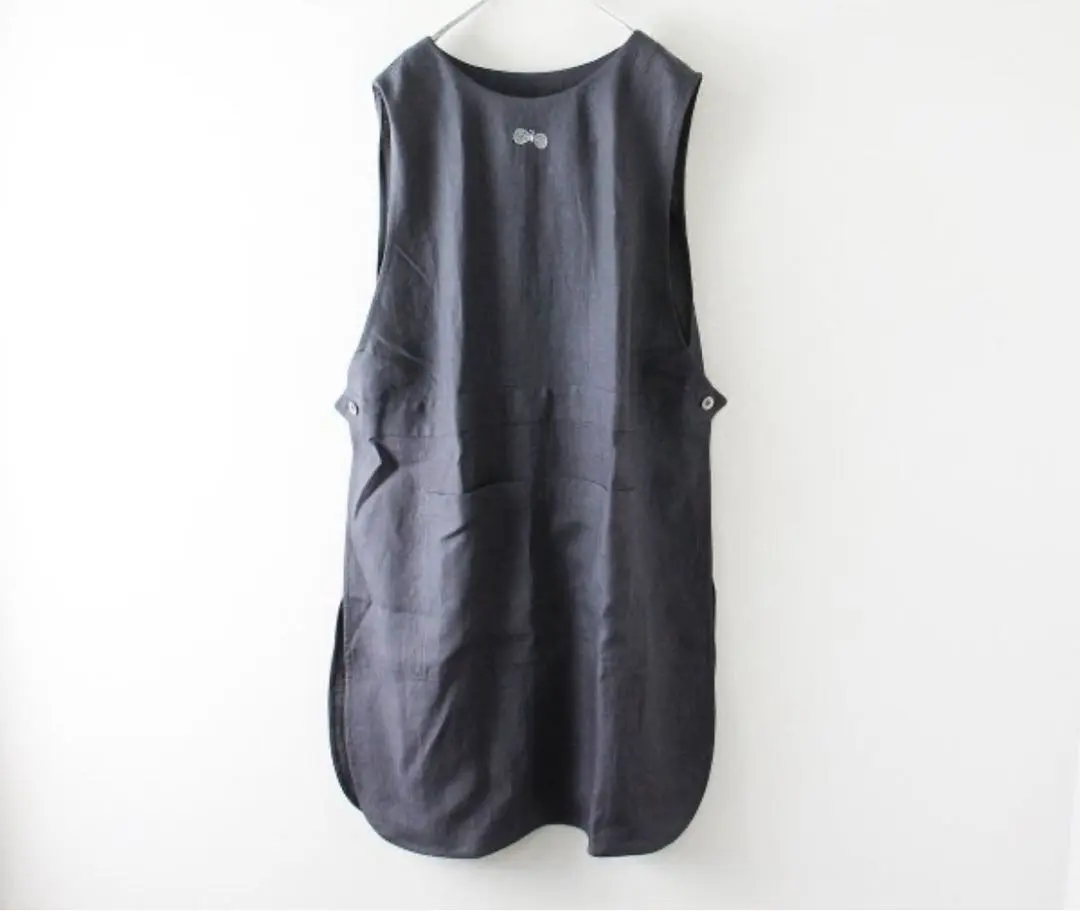 【正規品】ミナペルホネン　美品リネンエプロン　新品未使用品 エプロン/リネン/三島家具オリジナル/ホワイト・ベージュ letter