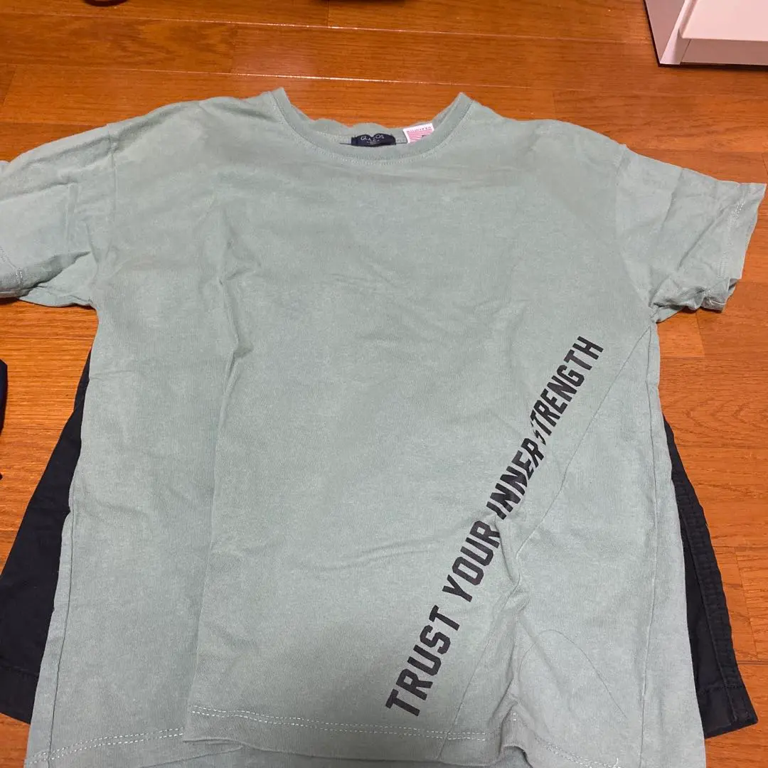 Thumbnail of Kids' clothing: T-shirt and shorts set