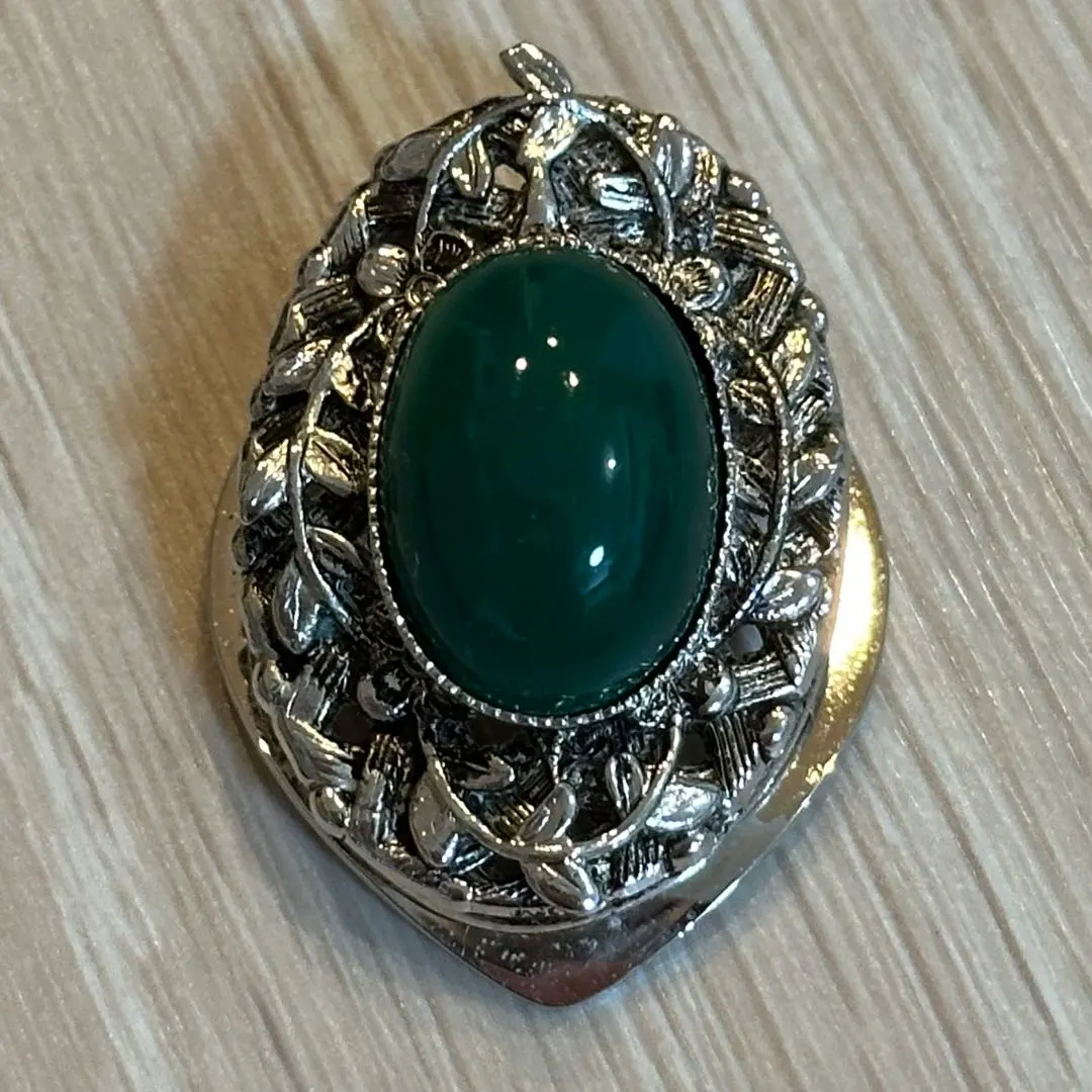 Thumbnail of Antique Agate Stole Clip