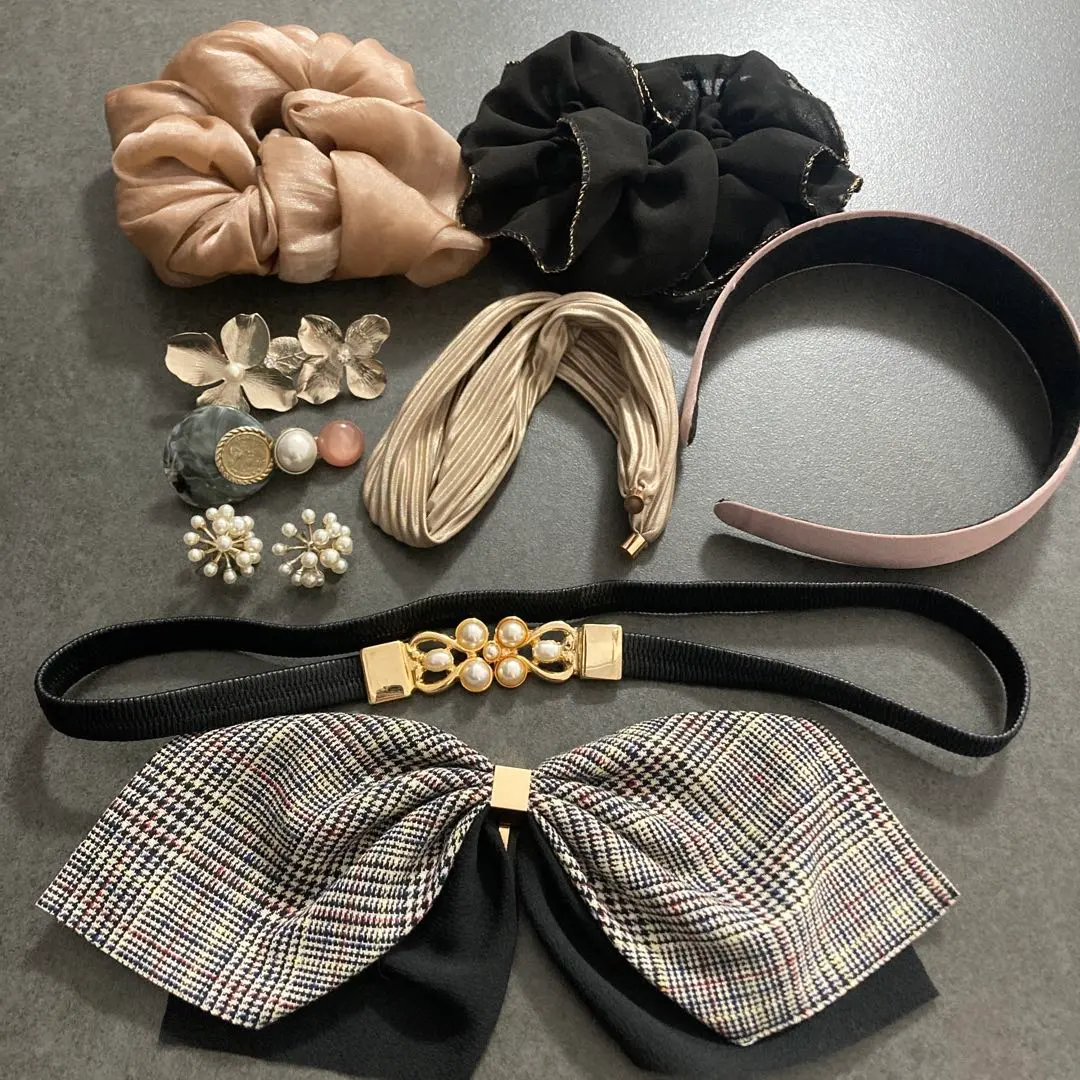 Thumbnail of Hair accessory set: scrunchies, belts, headbands, earrings, gold motifs