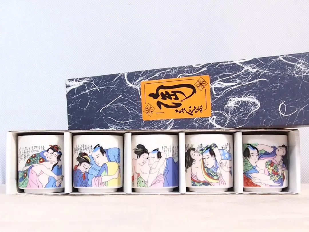 春画 陶器 貝合わせ 日本陶芸 骨董 しゅんが はまぐり型 置物 Amazon.co.jp: 春画 陶器 貝合わせ 日本陶芸 骨董 しゅんが