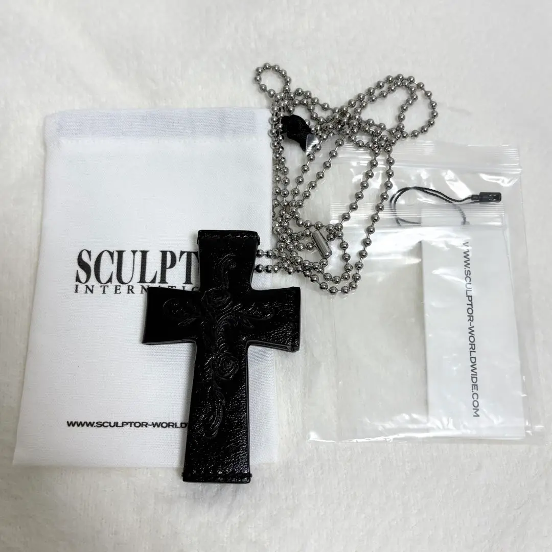 SCULPTOR ホワイトレザー 十字架チャーム