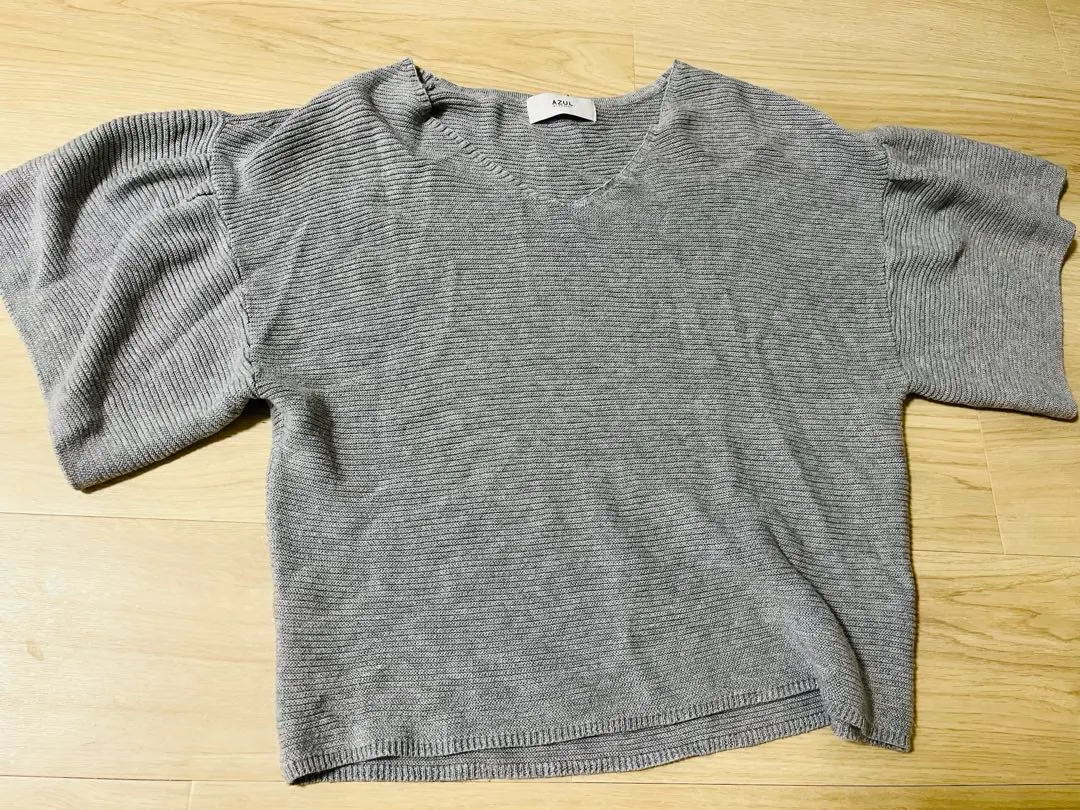 灰色 V 領 短袖毛衣 S 碼 降價 的縮圖