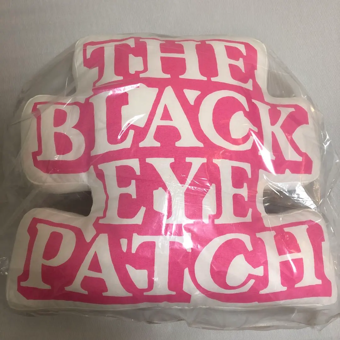 クッション・座布団 BLACK EYE PATCH HANDLE WITH CARE PILLOW 2025年最新】ブラックアイパッチ クッション・座布団の人気