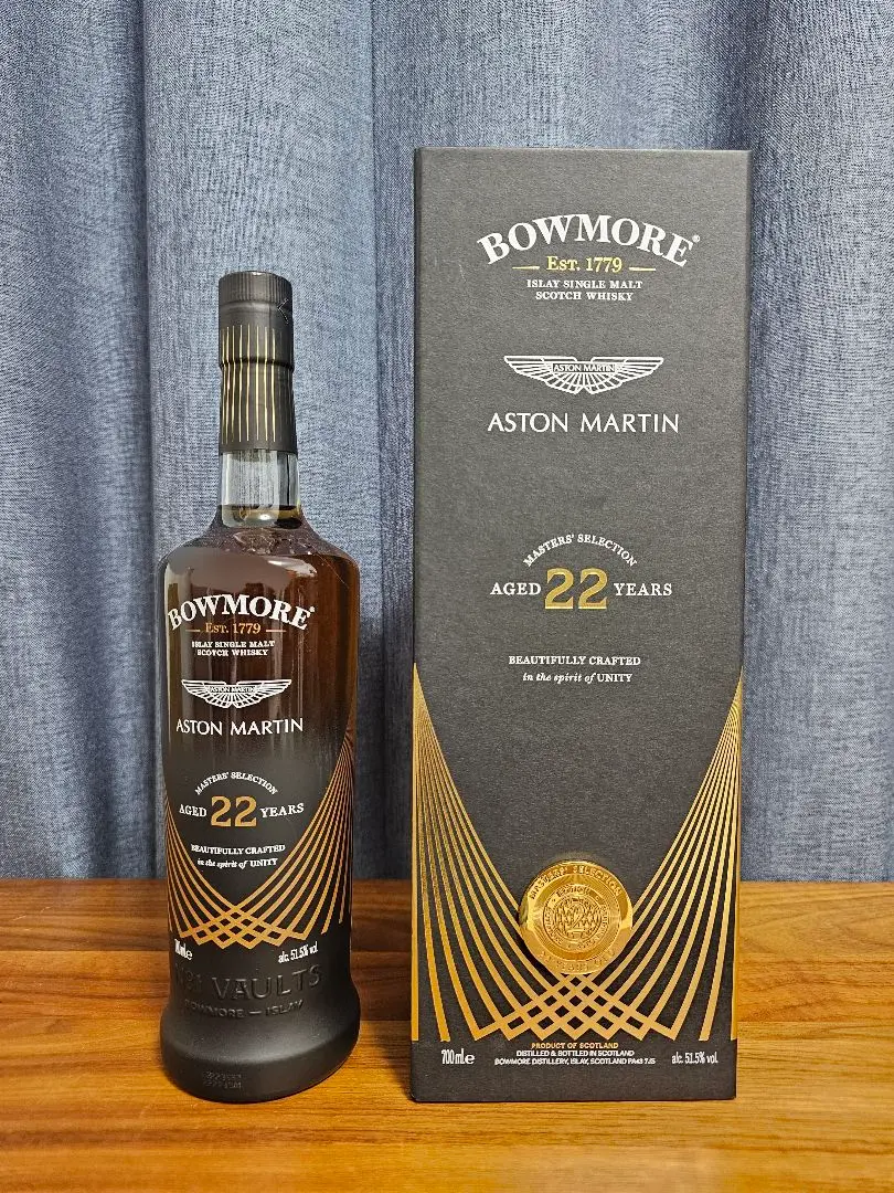 BOWMORE 15年　ASTON MARTIN ラフロイグ山崎白州 BOWMORE 15年ASTON MARTIN ラフロイグ山崎白州