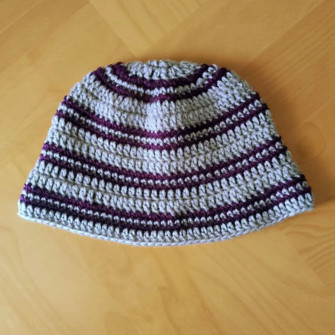 Thumbnail of Cloche hat, bucket hat, beanie, crusher hat, knit cap, hand-knitted, border