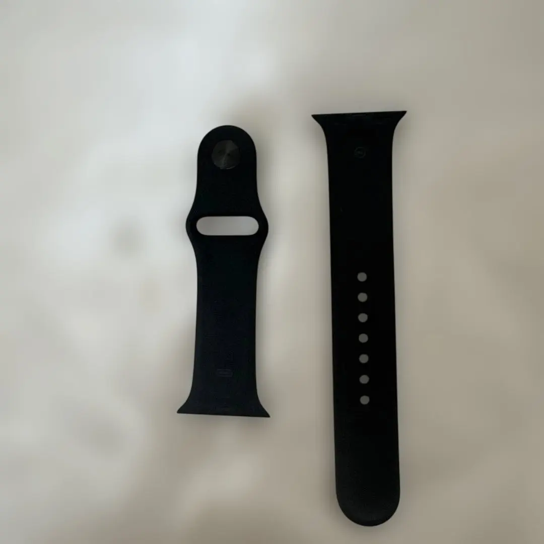 Thumbnail of Apple Watch black silicone band