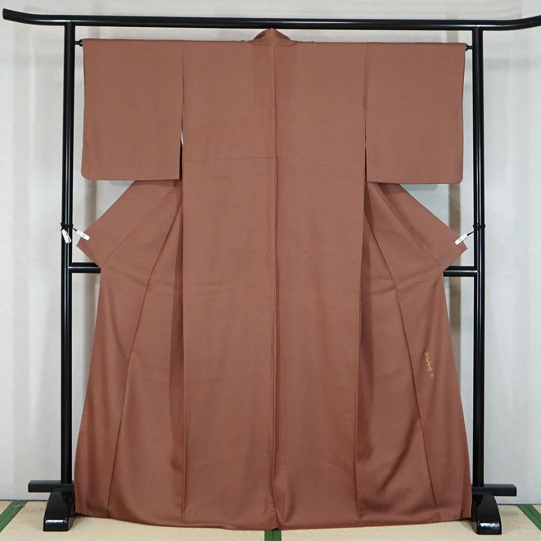 Thumbnail of Unused, dark reddish-brown, genuine silk, extremely fine Komon (pattern) with sharkskin design, 170cm, a642