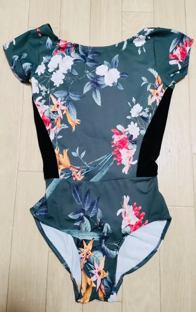 【8月限定値下げ！】 Lucky Leo米国製直輸入レオタード&スカートセット 8月限定値下げ！】 Lucky Leo米国製直輸入レオタード&スカートセット