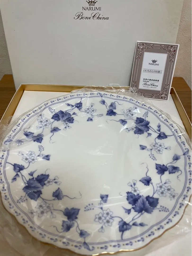 Thumbnail of New, Unused Narumi Solaria Dinner Plate, Large Plate