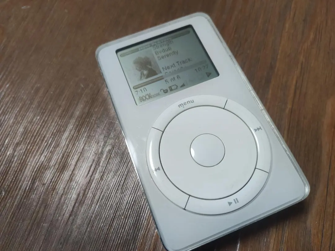 【imodオーグライン撚り線】ipod classic 1TB 1500mAh Amazon.co.jp: MP4-3 1TB シルバー クラシック第7世代対応