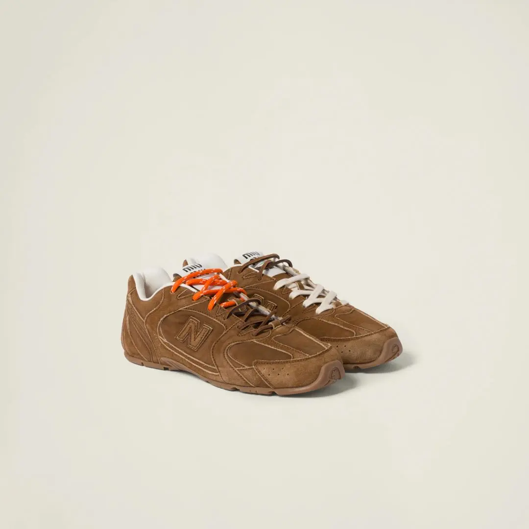 希少な再入荷！NB x Miu Miu スエード スニーカー ベージュ 希少な再入荷！NB x Miu Miu スエード スニーカー ベージュ