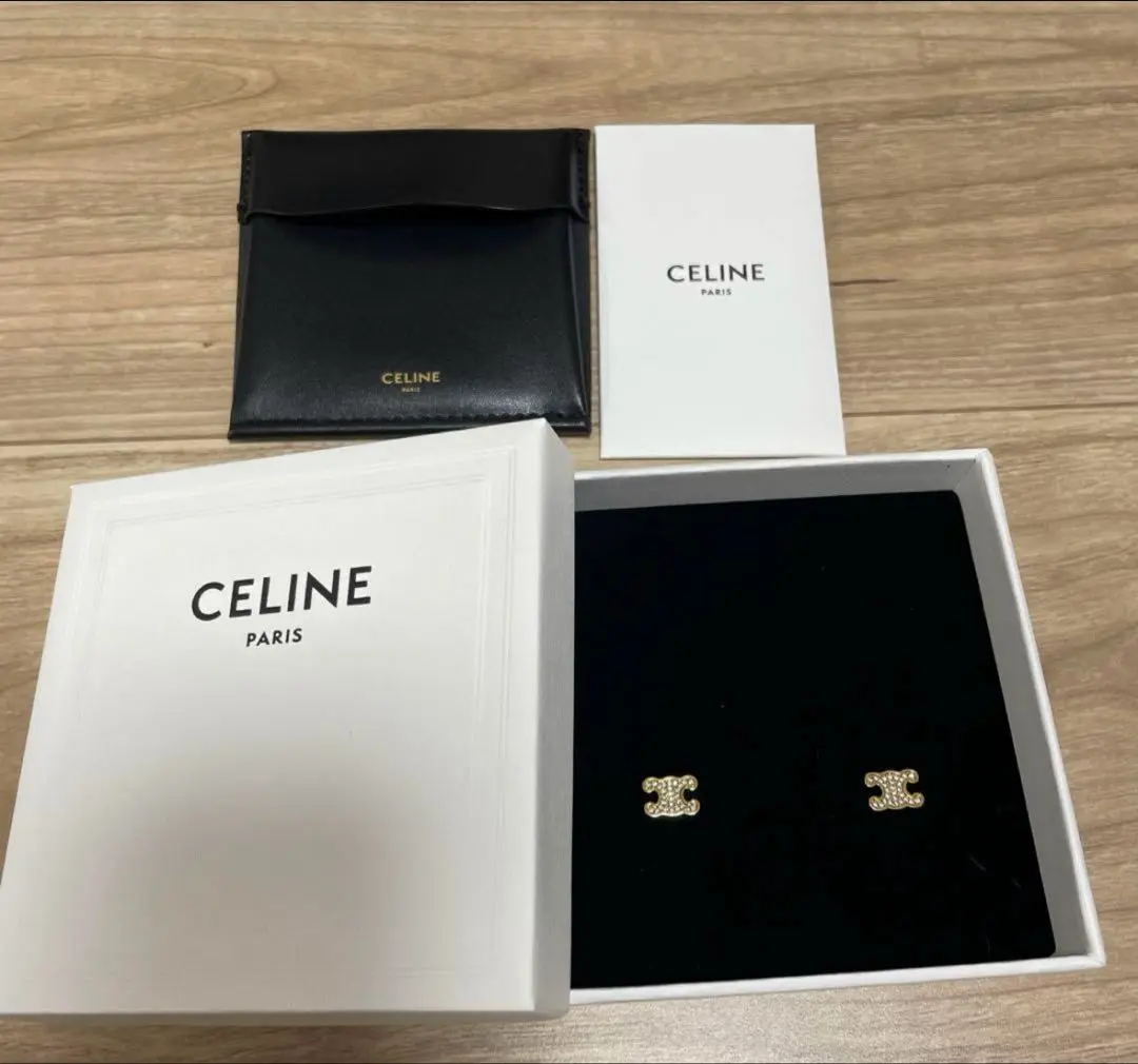 【つつん】CELINE トリオンフラインストーン スタッズ ピアス CELINE】 トリオンフラインストーン スタッズ ピアス 人気