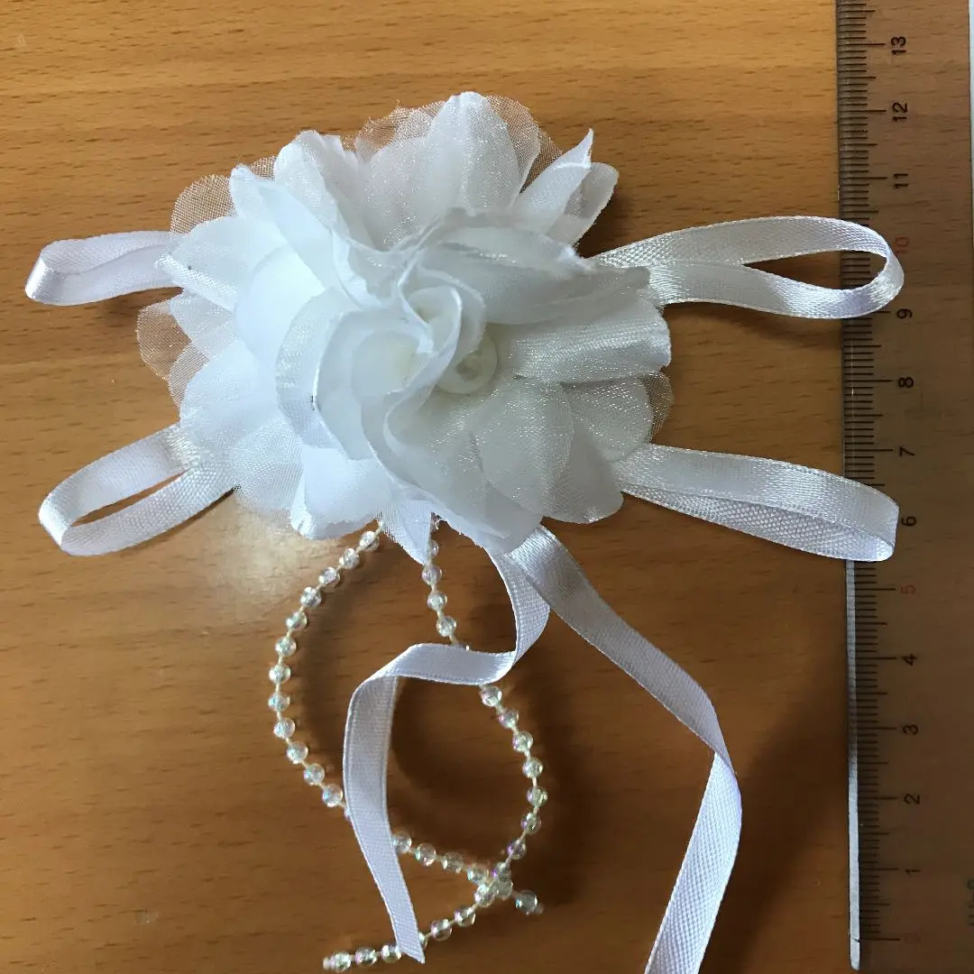 Thumbnail of White corsage