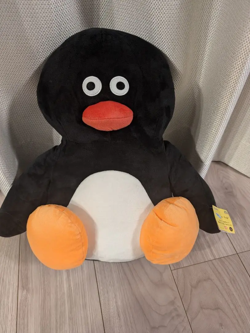 【デカすぎ！！】ピングー　めちゃデカ　特大ぬいぐるみ デカすぎ！！】ピングー めちゃデカ 特大ぬいぐるみ - メルカリ