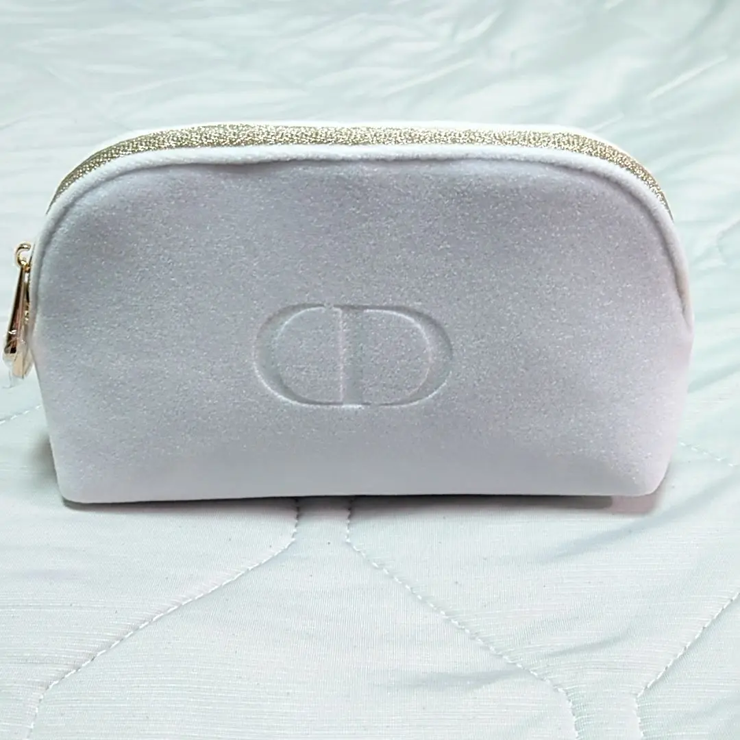 新品❤︎ Dior ディオール スノーエッセンスホリデー ポーチ付き 限定品 楽天市場】クリスマス限定 国内正規品 DIOR ディオール スノー