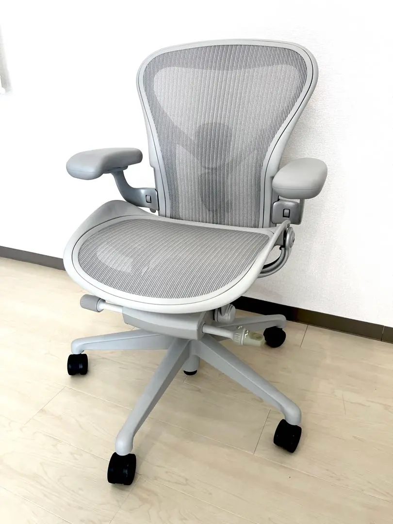 【未開封未使用品】 ハーマンミラー アーロンチェア リマスタード Bサイズ フル装備 中古 Herman Miller 中古オフィス家具  ポリッシュドアルミニウムベース ミネラル レザーアーム