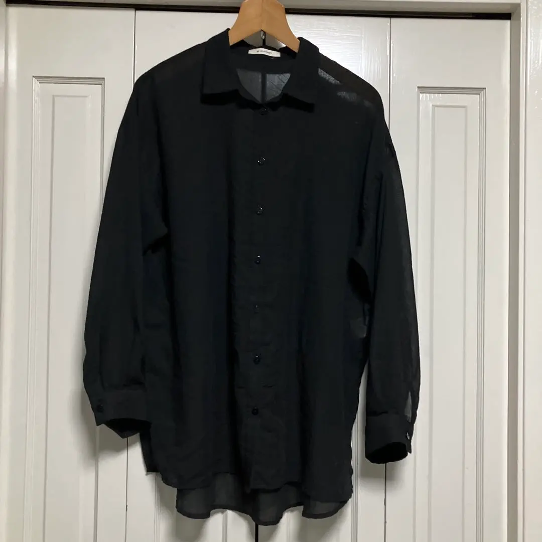 Thumbnail of Black long-sleeved thin shirt