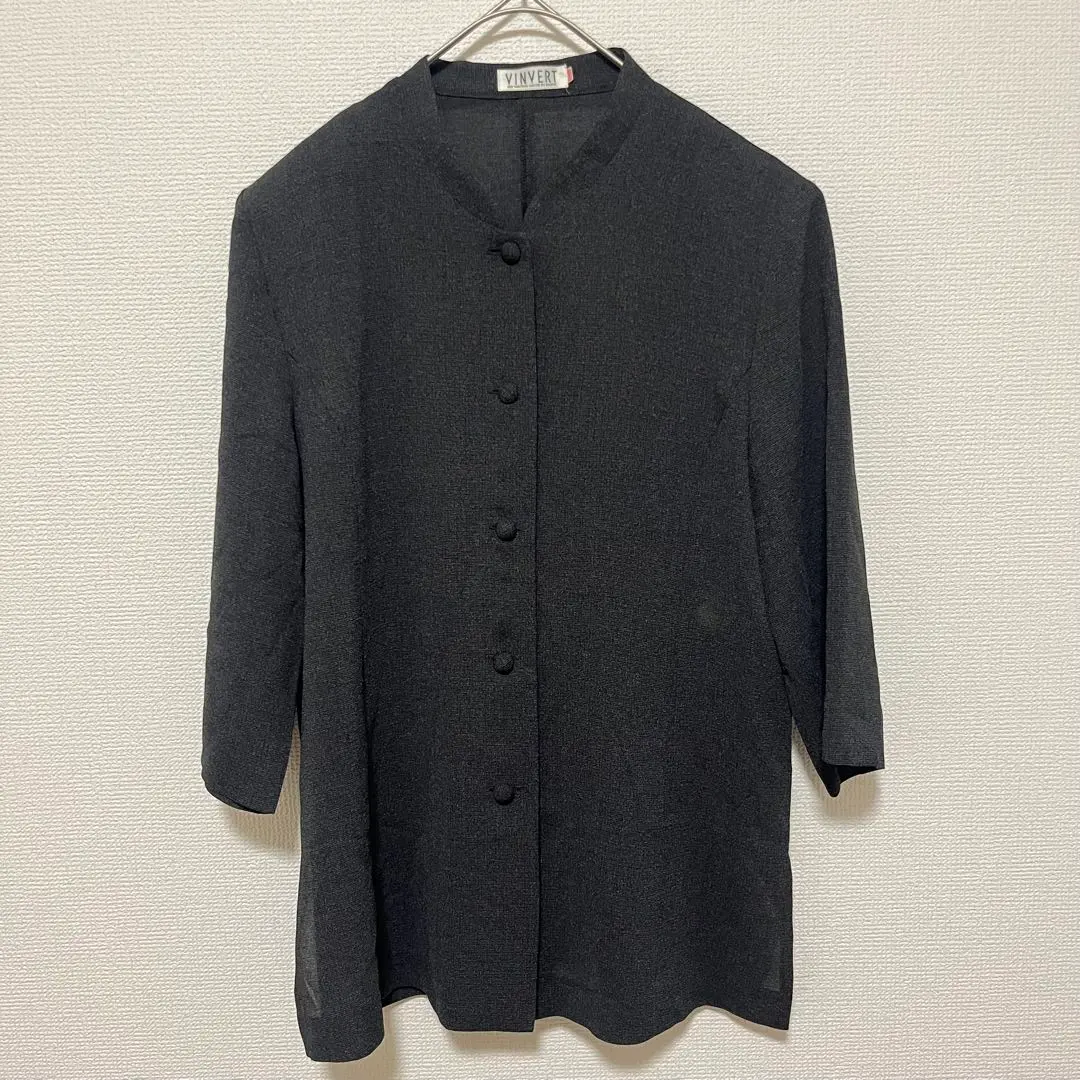 VINVERT 深灰色 鈕扣襯衫 附肩墊 薄款 的縮圖