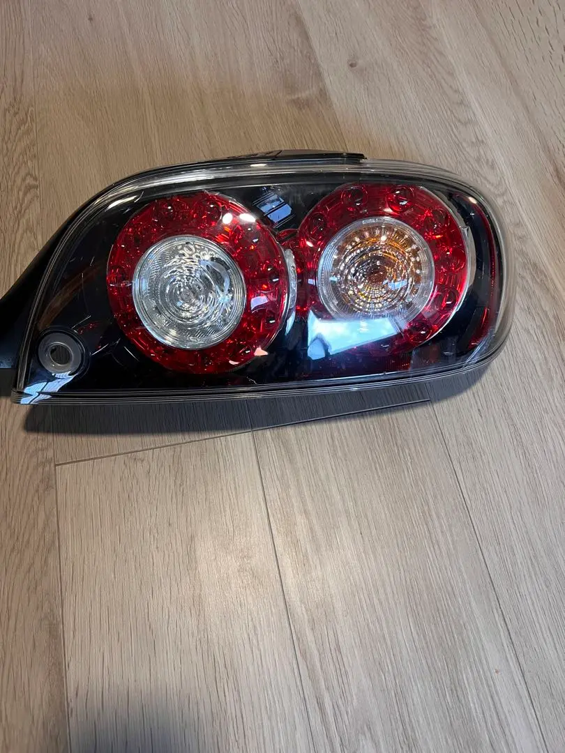 マツダ　rx8 テールランプ　後期用　右側　運転席側　KOITO マツダrx8 テールランプ後期用右側運転席側KOITO