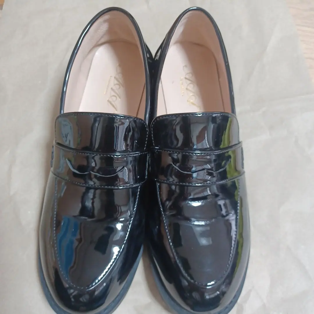 Thumbnail of Black patent leather loafers, size 40, 24-25cm