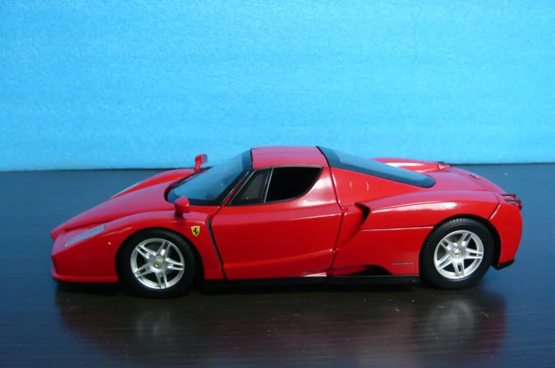 新品未開封ホットウィールエンツォFerrari1/18 Amazon.co.jp: ホットウィール／ WHIPS ：1/18 エンツォ