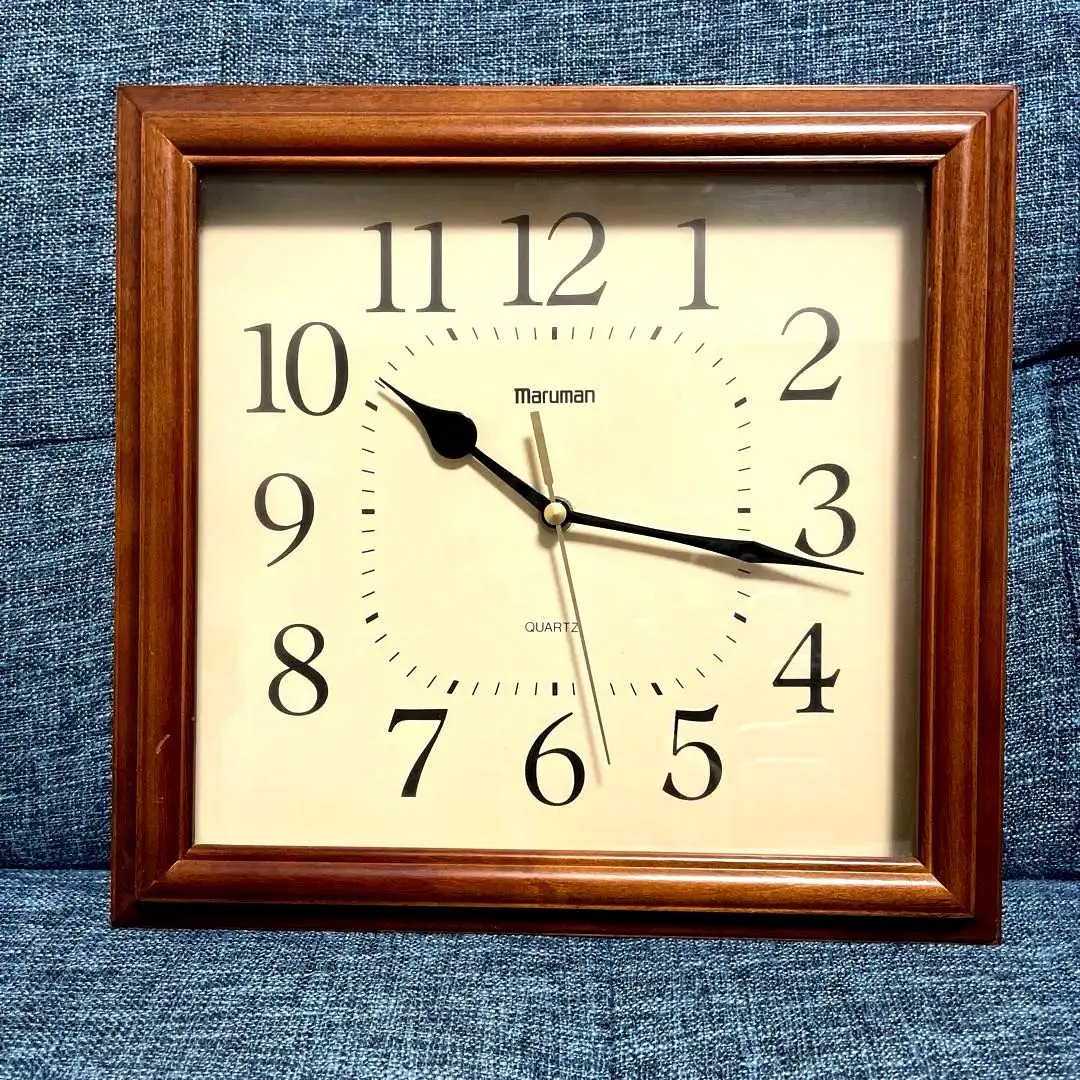 Thumbnail of Wall clock, maru man, uses AA batteries