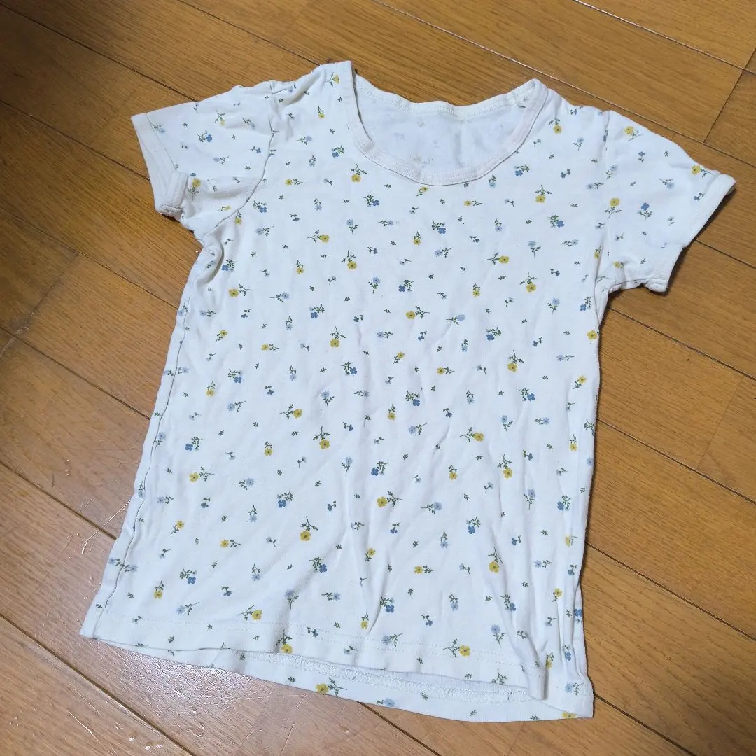 Thumbnail of Short-sleeved undershirt ☆ 120 ☆ Small floral pattern, cream white