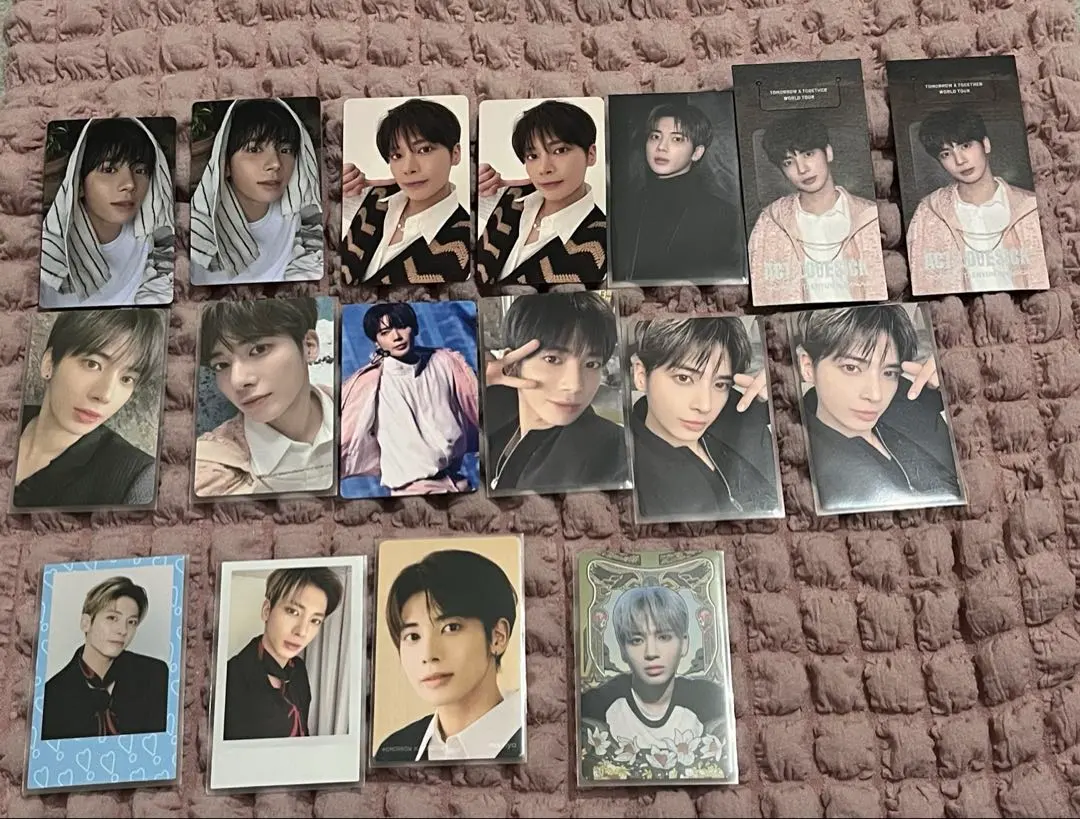 Thumbnail of TXT Taehyun trading card set