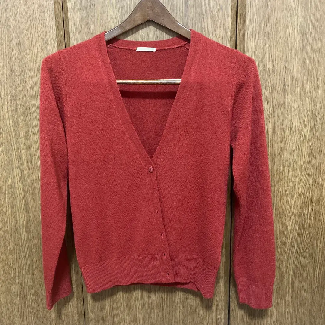Thumbnail of GU red V-neck knit cardigan
