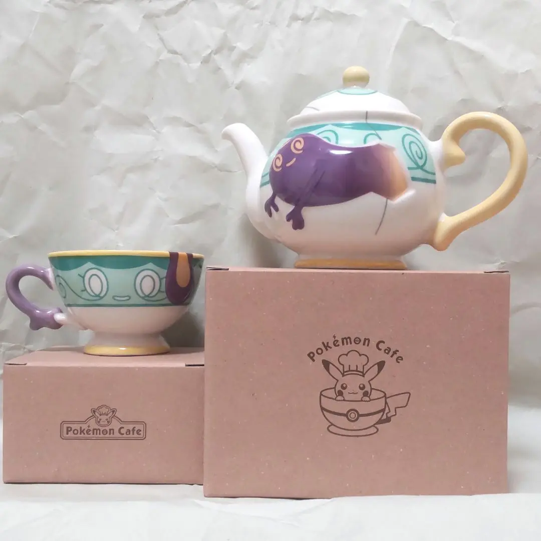 ポケモンカフェ ポットデス ティーポット 1個 ヤバチャ ティーカップ 2個 おうちティータイムをもっと楽しく！ ポケモンカフェでも販売中