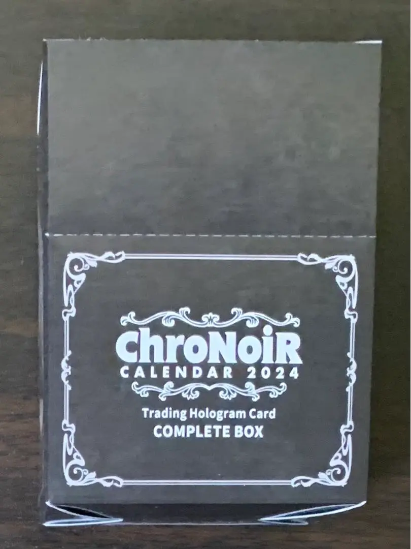 【ChroNoiR Calendar 2024】トレーディングホログラムカード ChroNoiR Calendar 2024」2024年1月25日(木)18時から予約販売