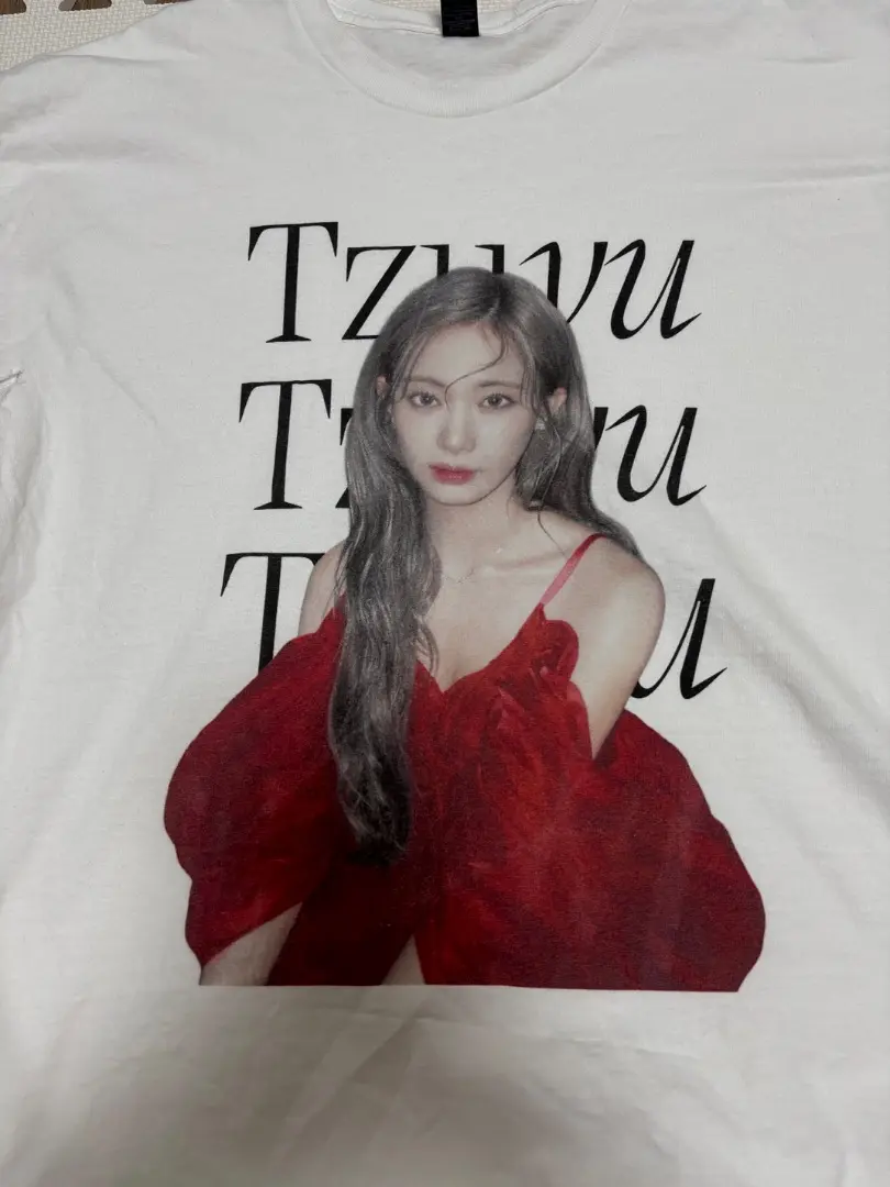 TWICE ライブTシャツ Lサイズ ツウィ　Tzuyu ツウィ ユニセックス シャツ、ツウィ グラフィック T シャツ