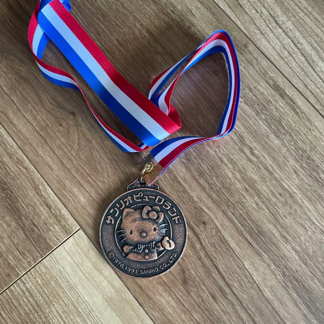 激レア♡サンリオピューロランド記念メダルキーホルダー ハローキティ＆ハローミミィ 新品未使用！サンリオピューロランド 記念メダル ハローキティ