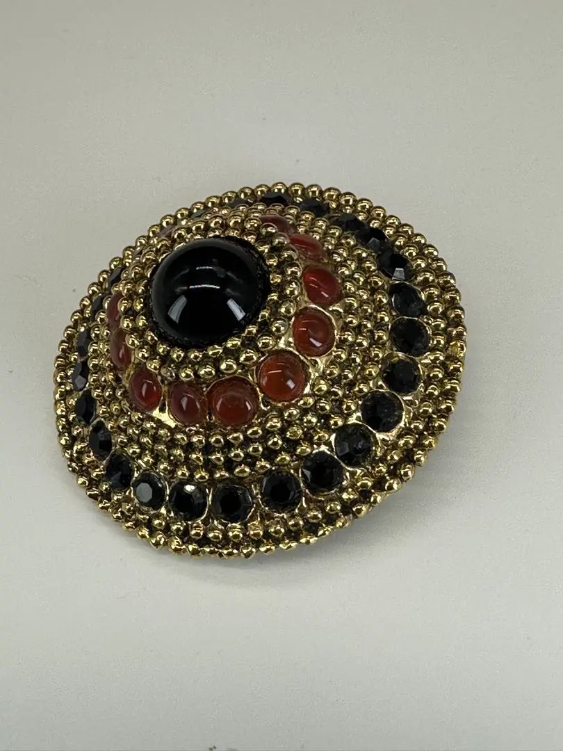 Thumbnail of Vintage cabochon brooch, gold tone, antique