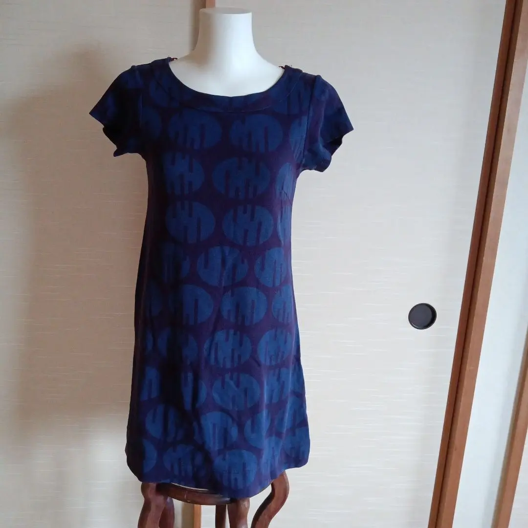 Thumbnail of Navy circular pattern short-sleeved tunic