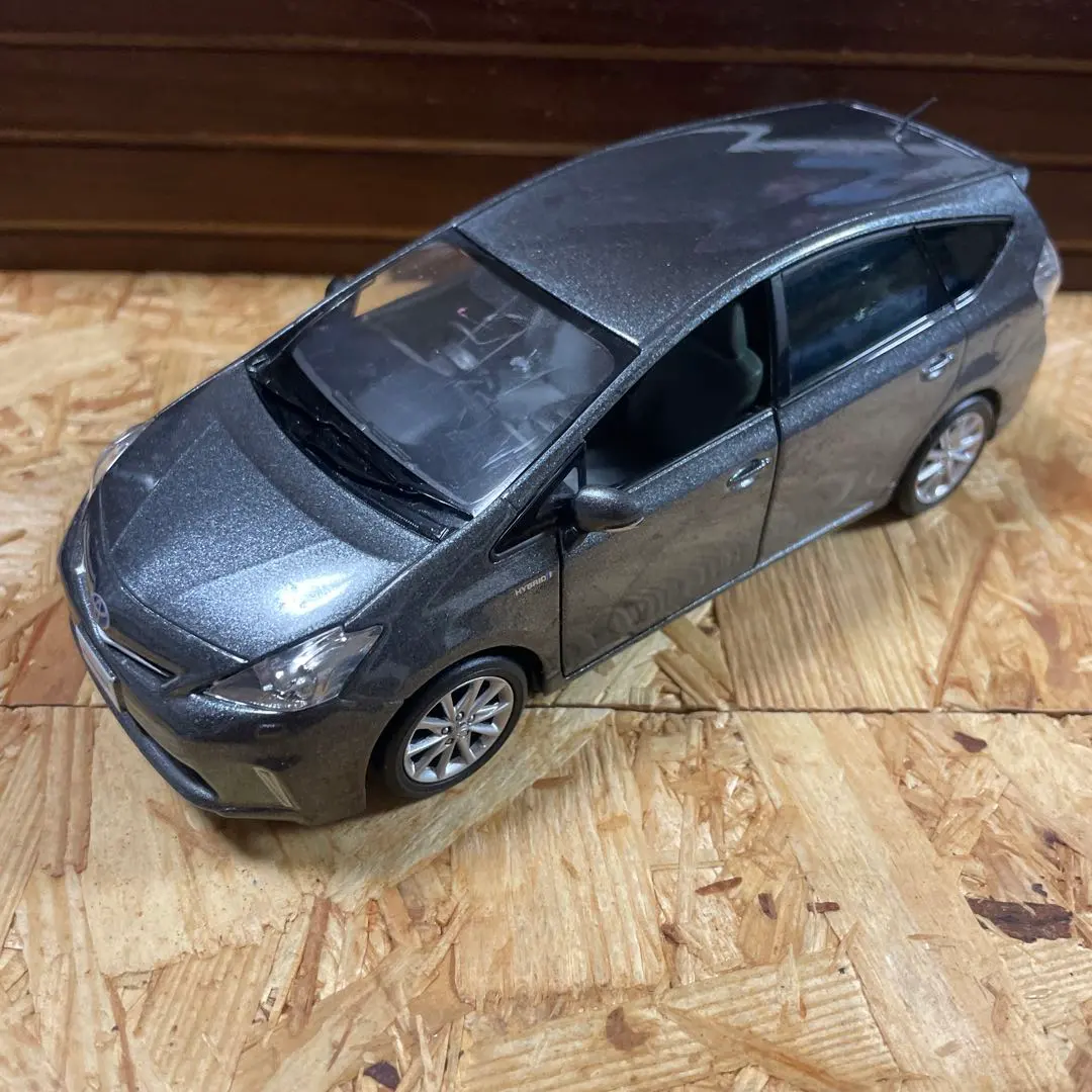 Thumbnail of Toyota Not for Sale Color Sample Prius α Minicar