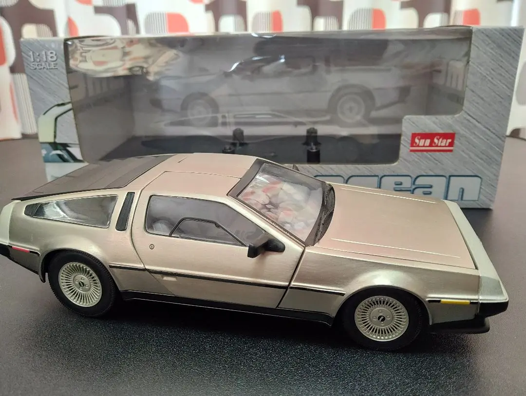 Sun Star Collectible Toy: 1/18 Diecast DMC DeLorean Time