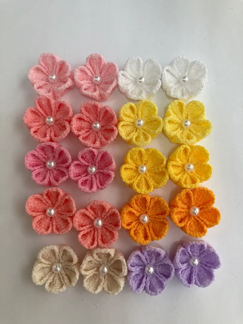 Thumbnail of Tsumami Zaiku (folded fabric craft)