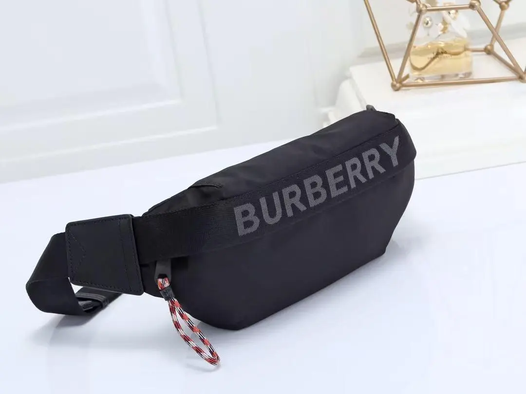 BURBERRY 黑色 卡片套 的縮圖