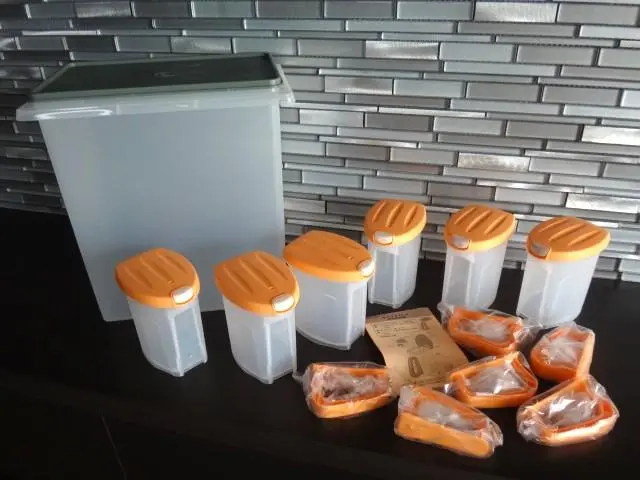 Tupperware カーキ色 保存容器 3個セット　10キロキーパー Tupperware カーキ色 保存容器 3個セット 10キロキーパー