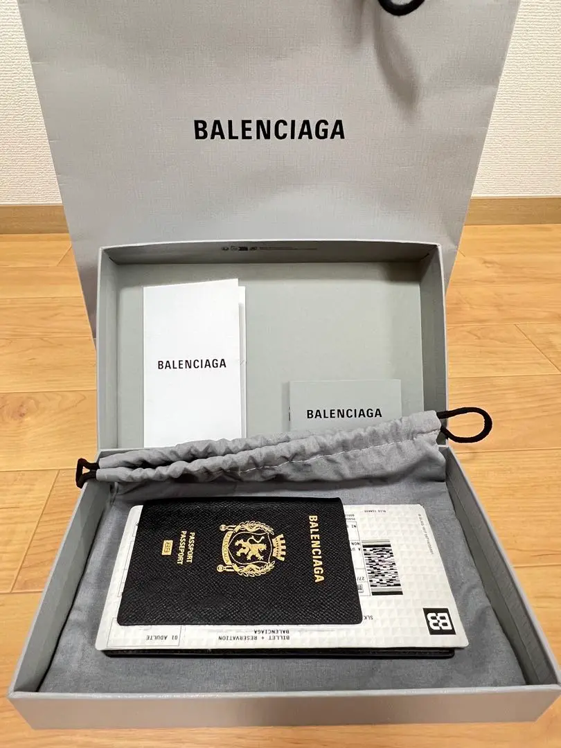 完売済みのレアアイテム！　バレンシアガ　パスポートウォレット BALENCIAGA - 完売済みのレアアイテム！ バレンシアガ