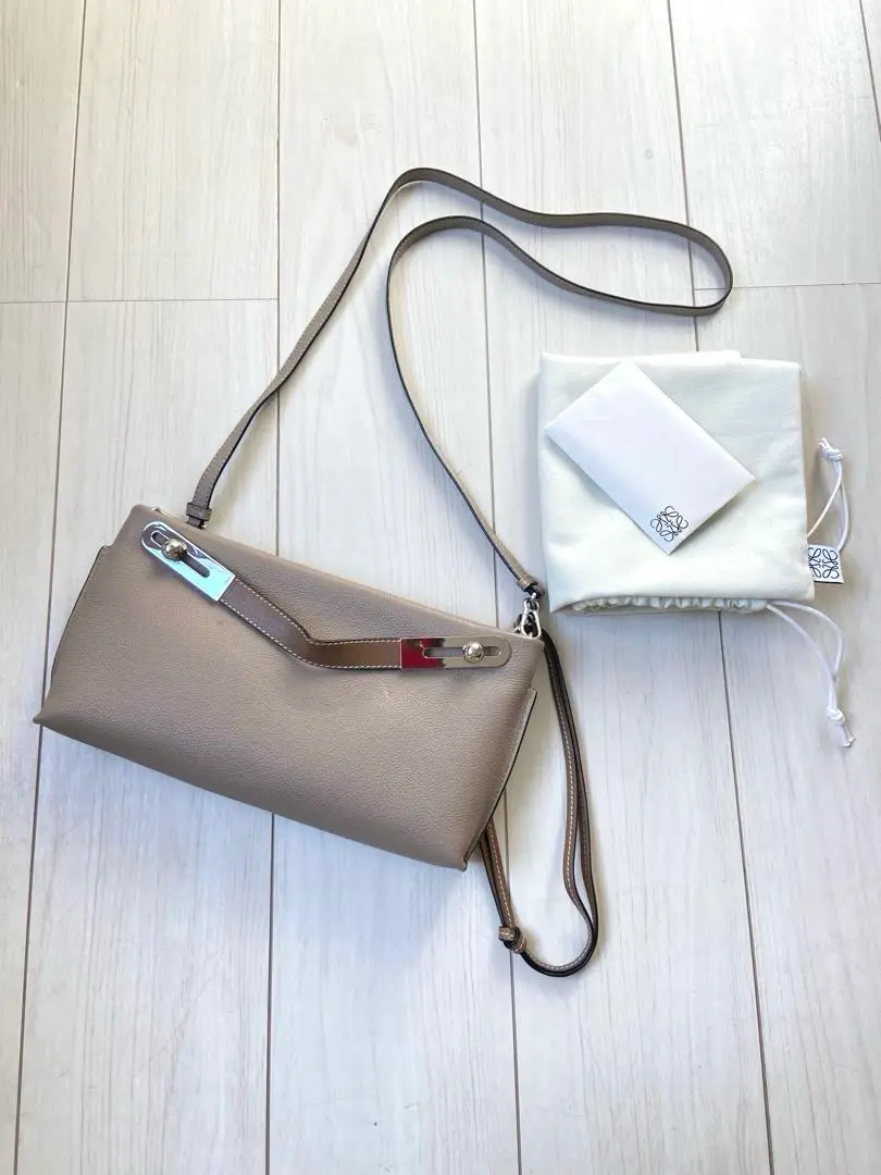 2025年最新】loewe ロエベ ミッシーの人気アイテム - メルカリ